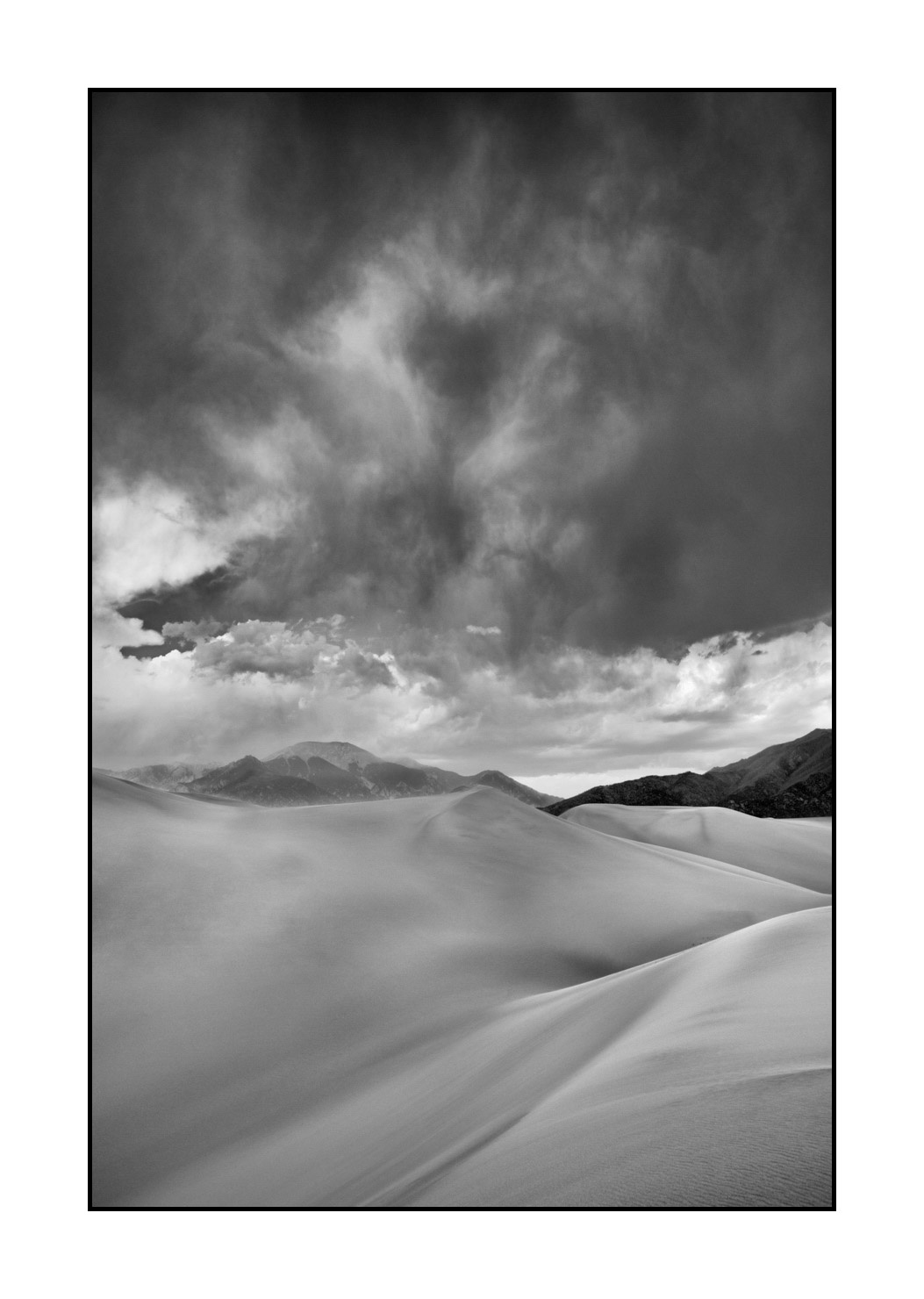 nuances-de-noirs-et-de-blancs/059-merveilles-naturelles-de-great-sand-dunes/fr/04-great-sand-dune-noir-et-blanc-200816GRSDUN0151B