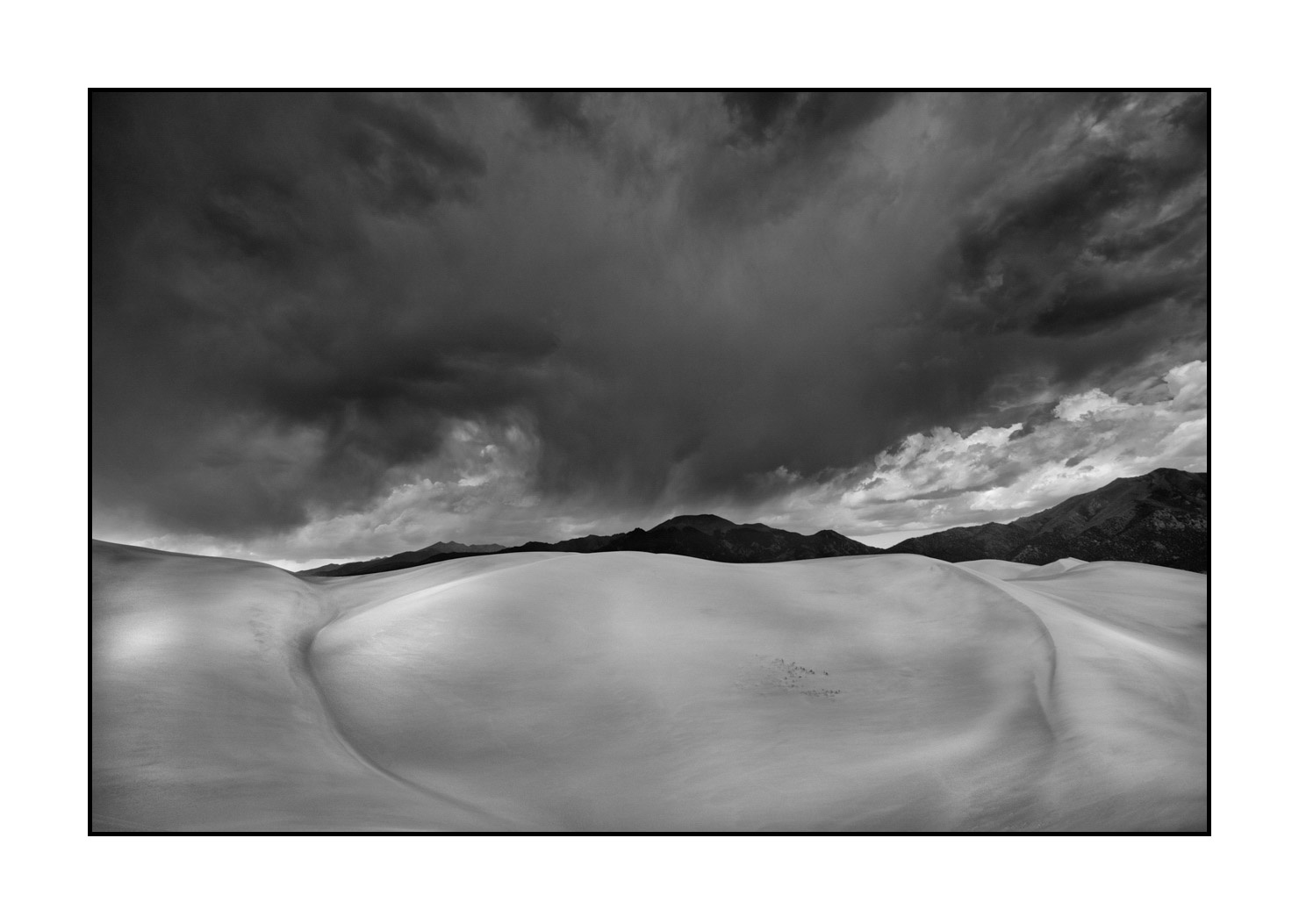 nuances-de-noirs-et-de-blancs/059-merveilles-naturelles-de-great-sand-dunes/fr/14-great-sand-dune-noir-et-blanc-200816GRSDUN0149B