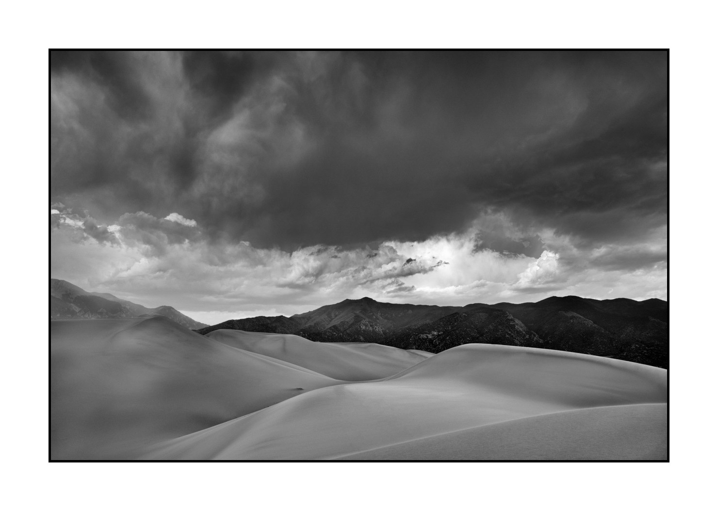 nuances-de-noirs-et-de-blancs/059-merveilles-naturelles-de-great-sand-dunes/fr/15-great-sand-dune-noir-et-blanc-200816GRSDUN0153B
