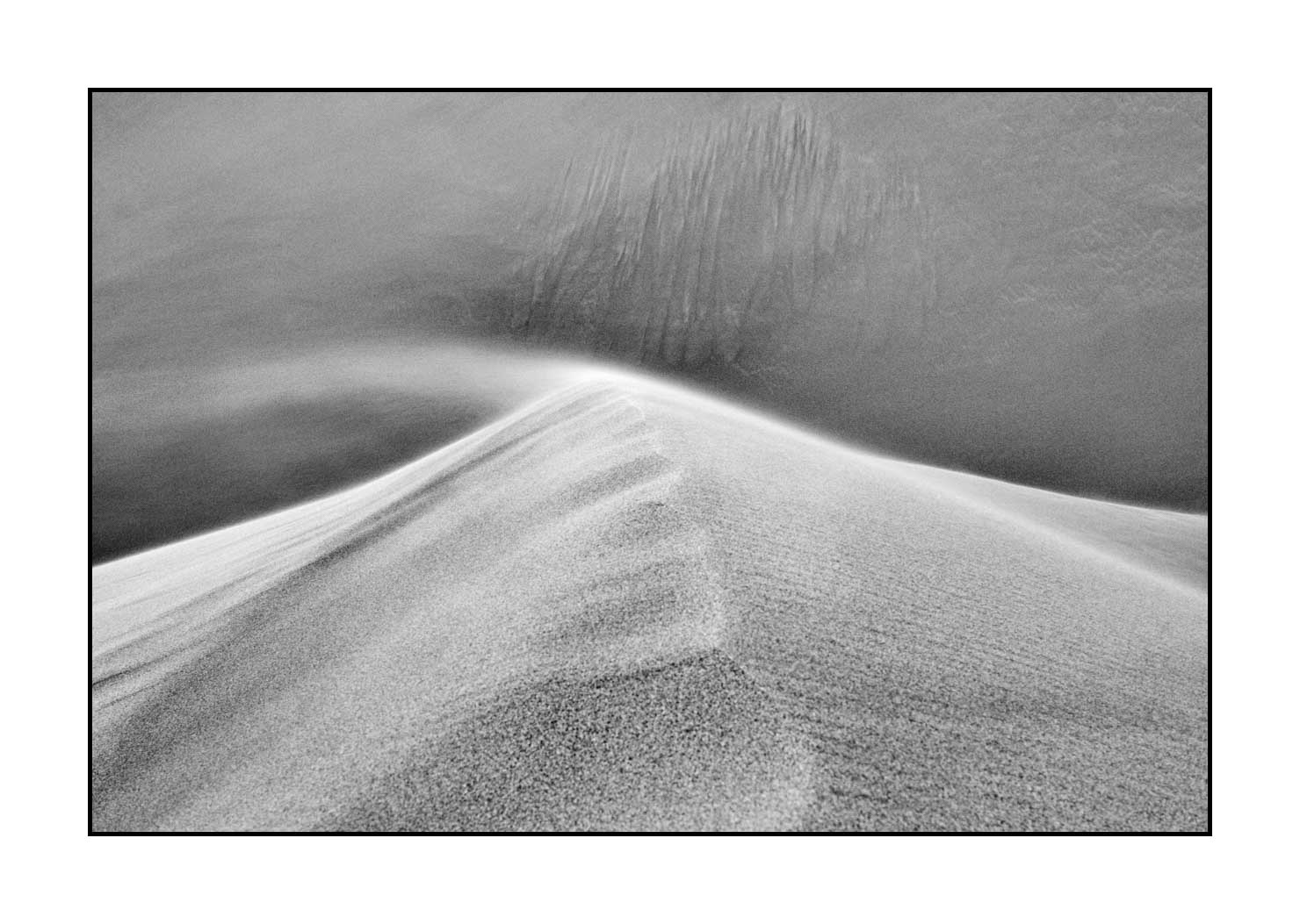 nuances-de-noirs-et-de-blancs/062-caresses-sur-le-sable/fr/05-caresse-sur-le-sable-200816GRSDUN0214B