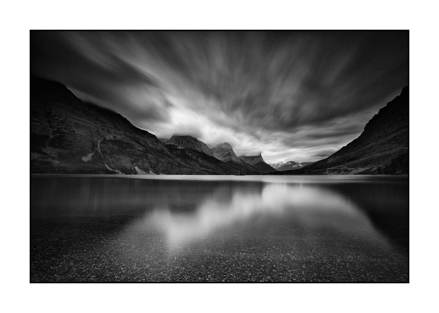 nuances-de-noirs-et-de-blancs/063-merveilles-de-glacier/fr/02-paysage-parc-national-des-glaciers-noir-et-blanc-160818USAGLAPA0196B