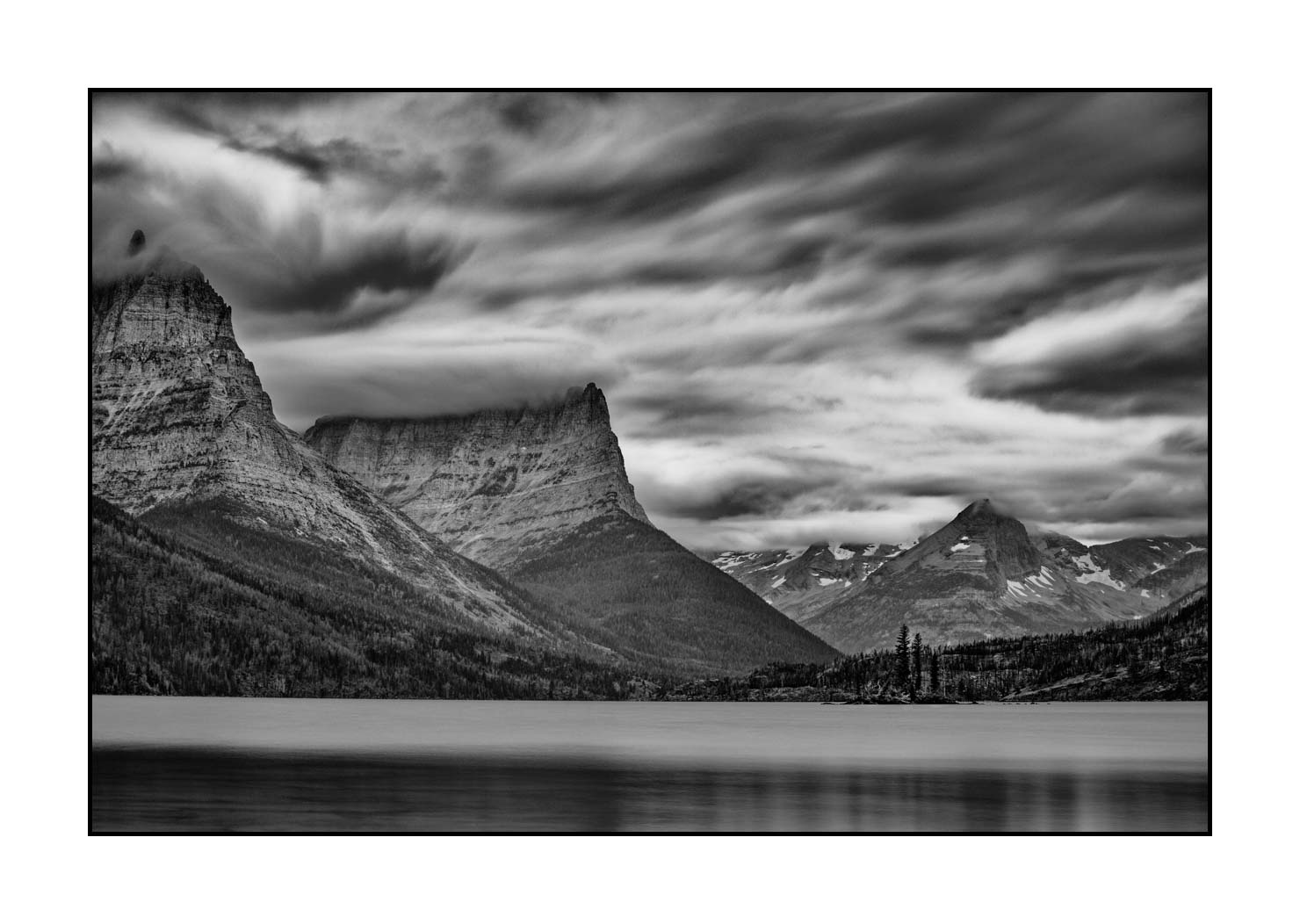 nuances-de-noirs-et-de-blancs/063-merveilles-de-glacier/fr/03-paysage-parc-national-des-glaciers-noir-et-blanc-160818USAGLAPA0192B