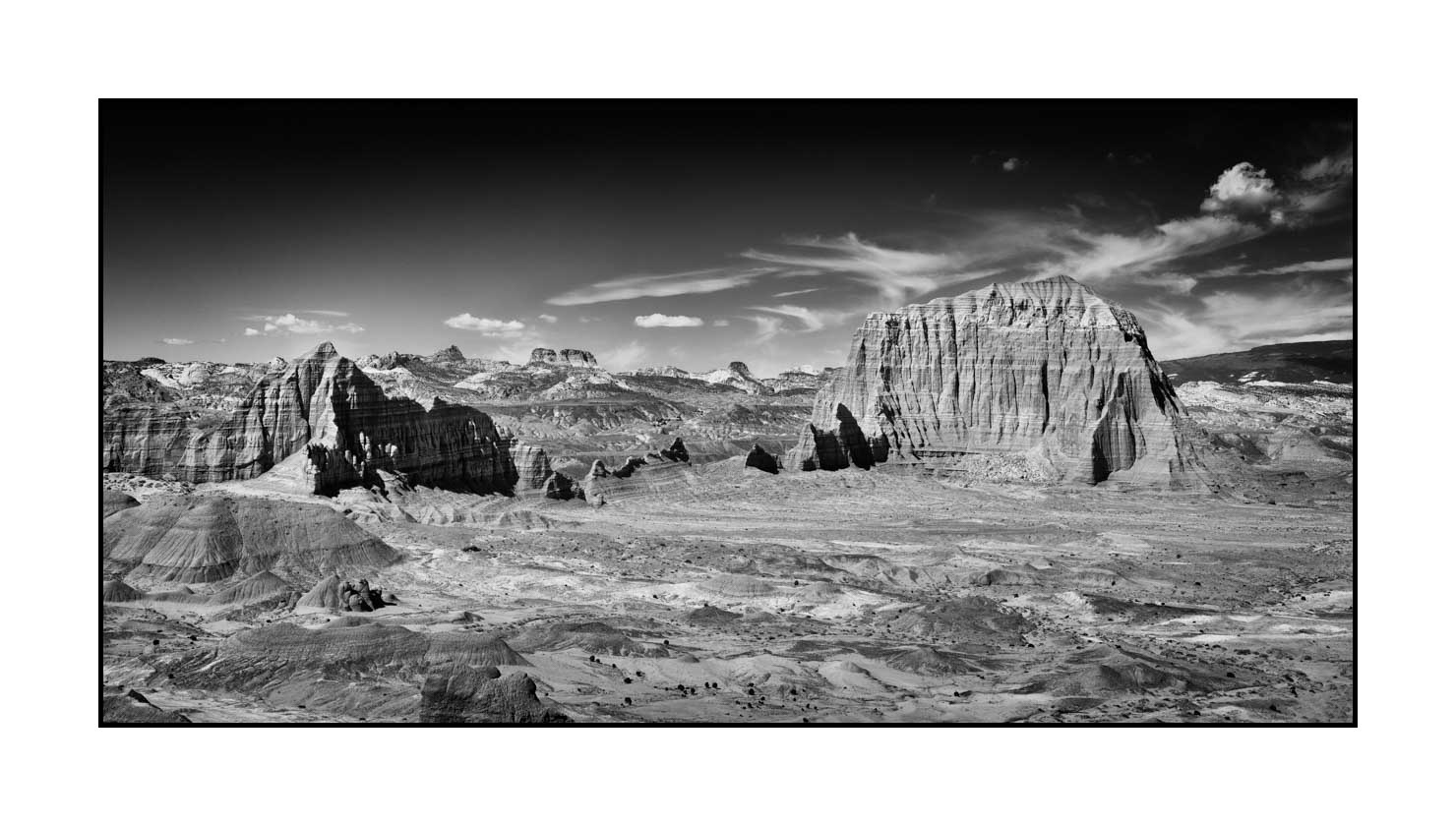 nuances-de-noirs-et-de-blancs/065-merveilles-de-cathedral-valley/fr/03-paysage-cathedral-valley-noir-et-blanc-180825CATVAL0052B