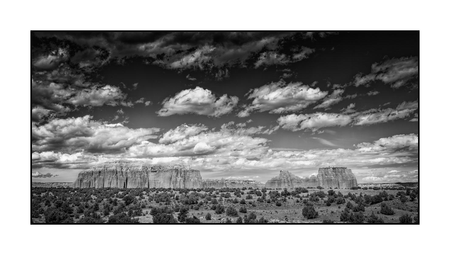 nuances-de-noirs-et-de-blancs/065-merveilles-de-cathedral-valley/fr/04-paysage-cathedral-valley-noir-et-blanc-180825CATVAL0101B
