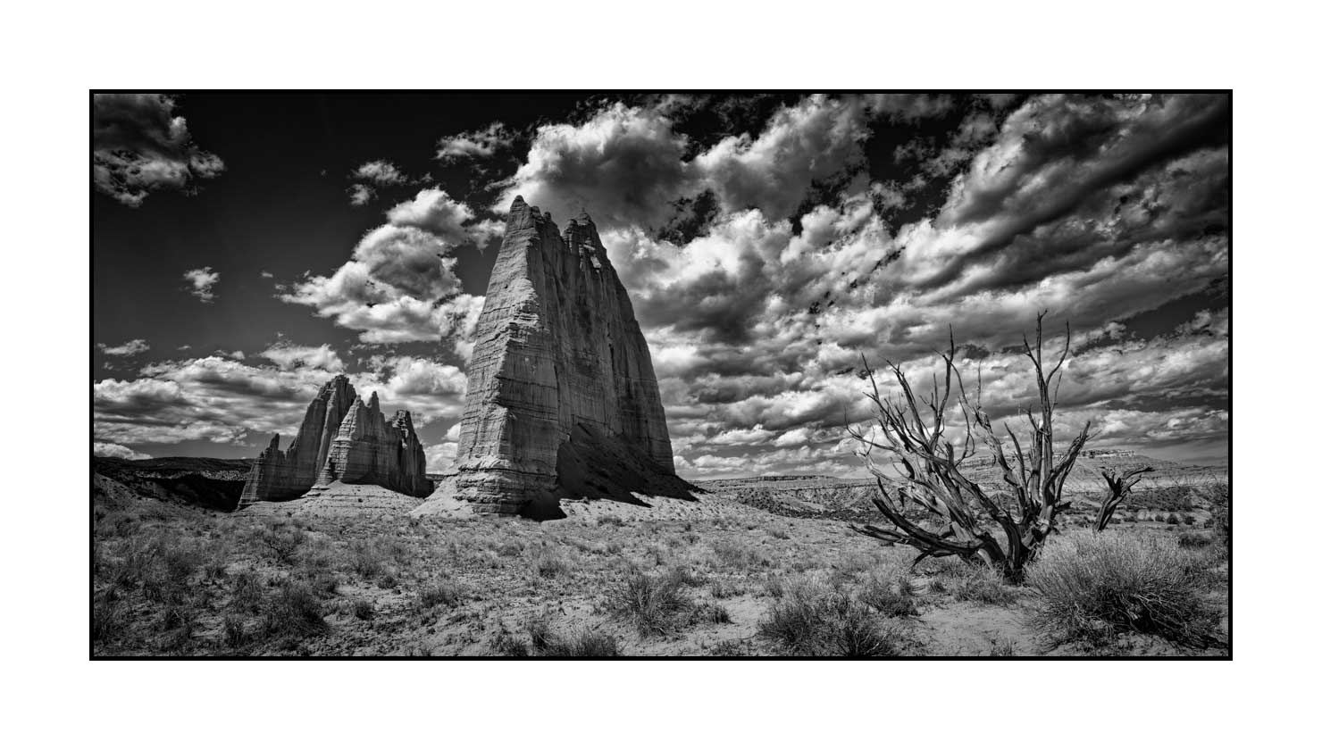 nuances-de-noirs-et-de-blancs/065-merveilles-de-cathedral-valley/fr/06-paysage-cathedral-valley-noir-et-blanc-180825CATVAL0141B