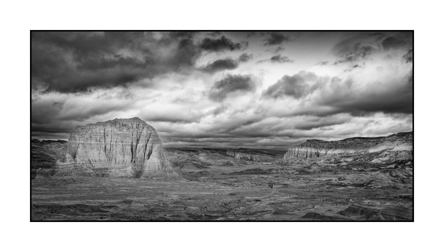 nuances-de-noirs-et-de-blancs/065-merveilles-de-cathedral-valley/fr/09-paysage-cathedral-valley-noir-et-blanc-190510CATVAL0025B