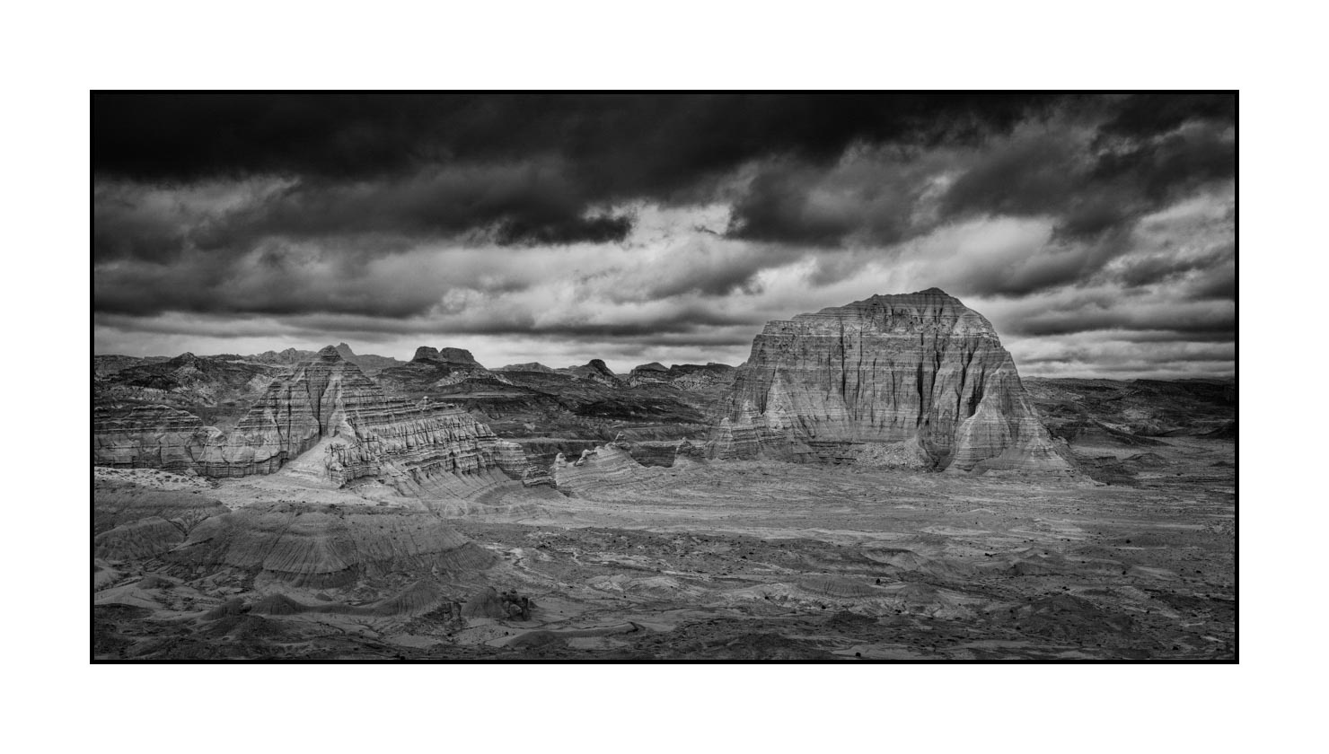 nuances-de-noirs-et-de-blancs/065-merveilles-de-cathedral-valley/fr/10-paysage-cathedral-valley-noir-et-blanc-190510CATVAL0035B