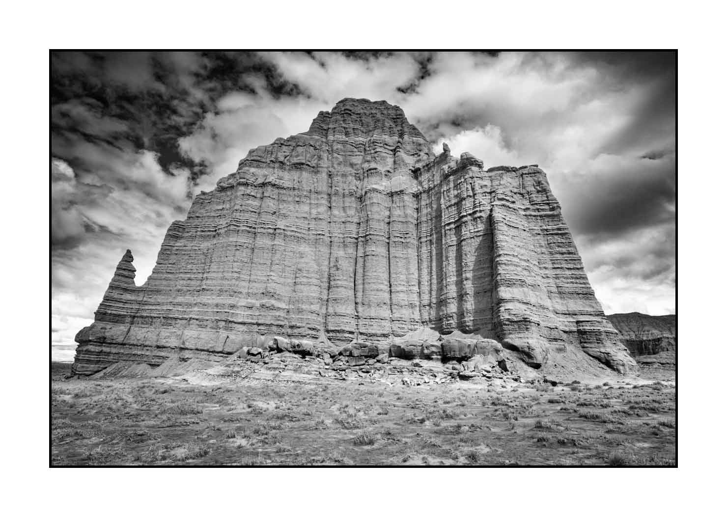 nuances-de-noirs-et-de-blancs/065-merveilles-de-cathedral-valley/fr/11-paysage-cathedral-valley-noir-et-blanc-190510CATVAL0055B