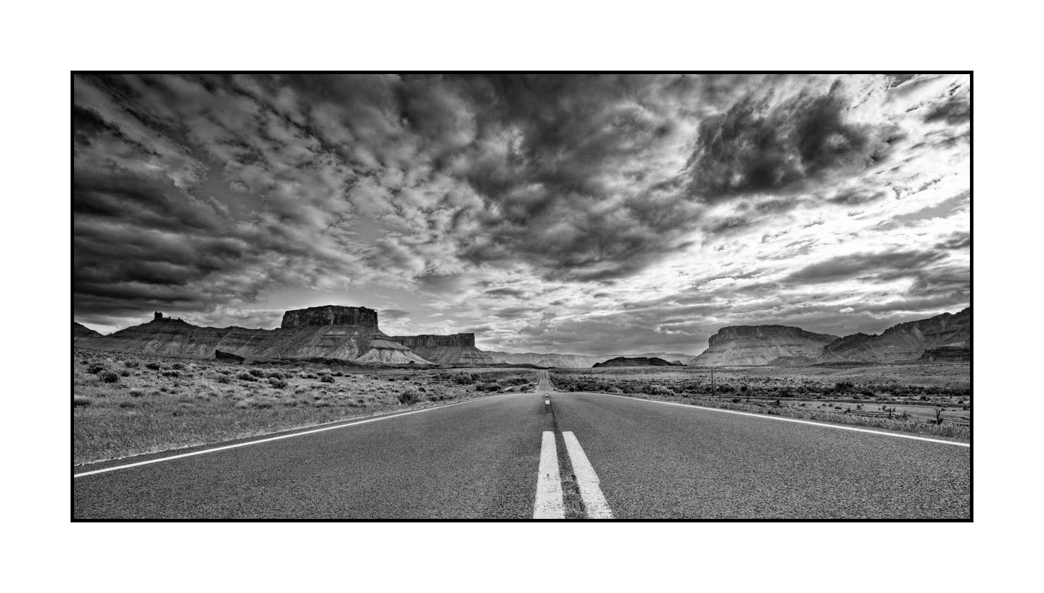 nuances-de-noirs-et-de-blancs/066-merveilles-naturelles-de-castle-valley/en/02-landscape-castle-valley-black-and-white-190507UTACAV0080B