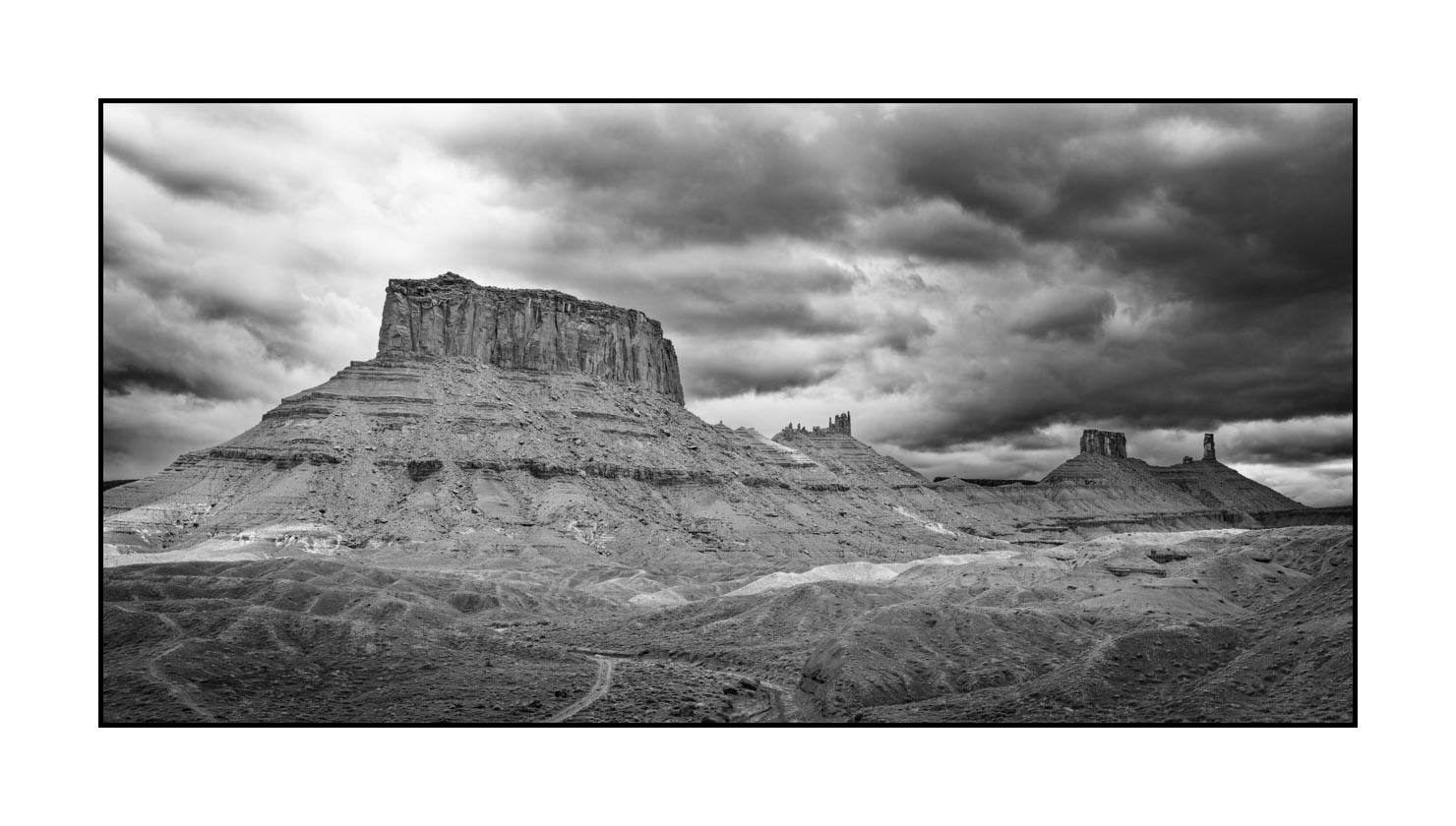 nuances-de-noirs-et-de-blancs/066-merveilles-naturelles-de-castle-valley/en/03-landscape-castle-valley-black-and-white-190507UTACAV0003B