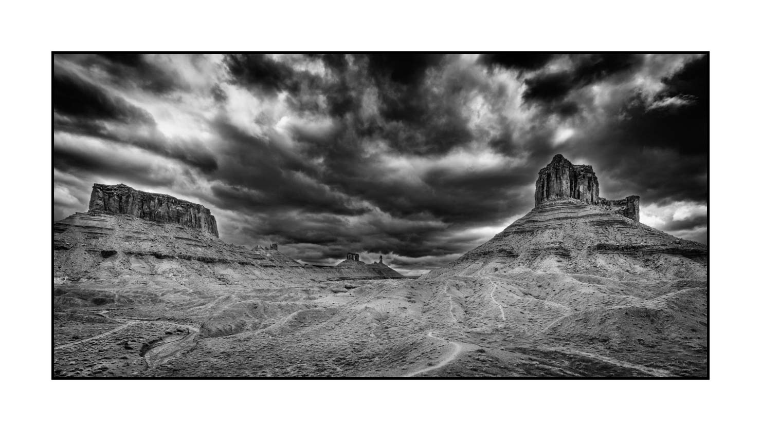 nuances-de-noirs-et-de-blancs/066-merveilles-naturelles-de-castle-valley/en/04-landscape-castle-valley-black-and-white-190507UTACAV0009B