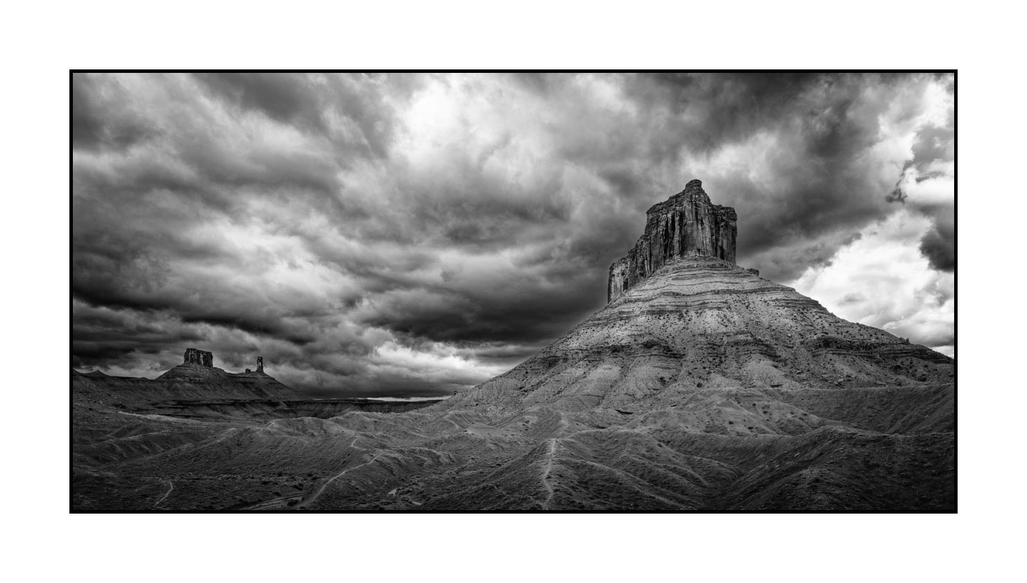 nuances-de-noirs-et-de-blancs/066-merveilles-naturelles-de-castle-valley/fr/01-paysage-castle-valley-noir-et-blanc-190507UTACAV0017B