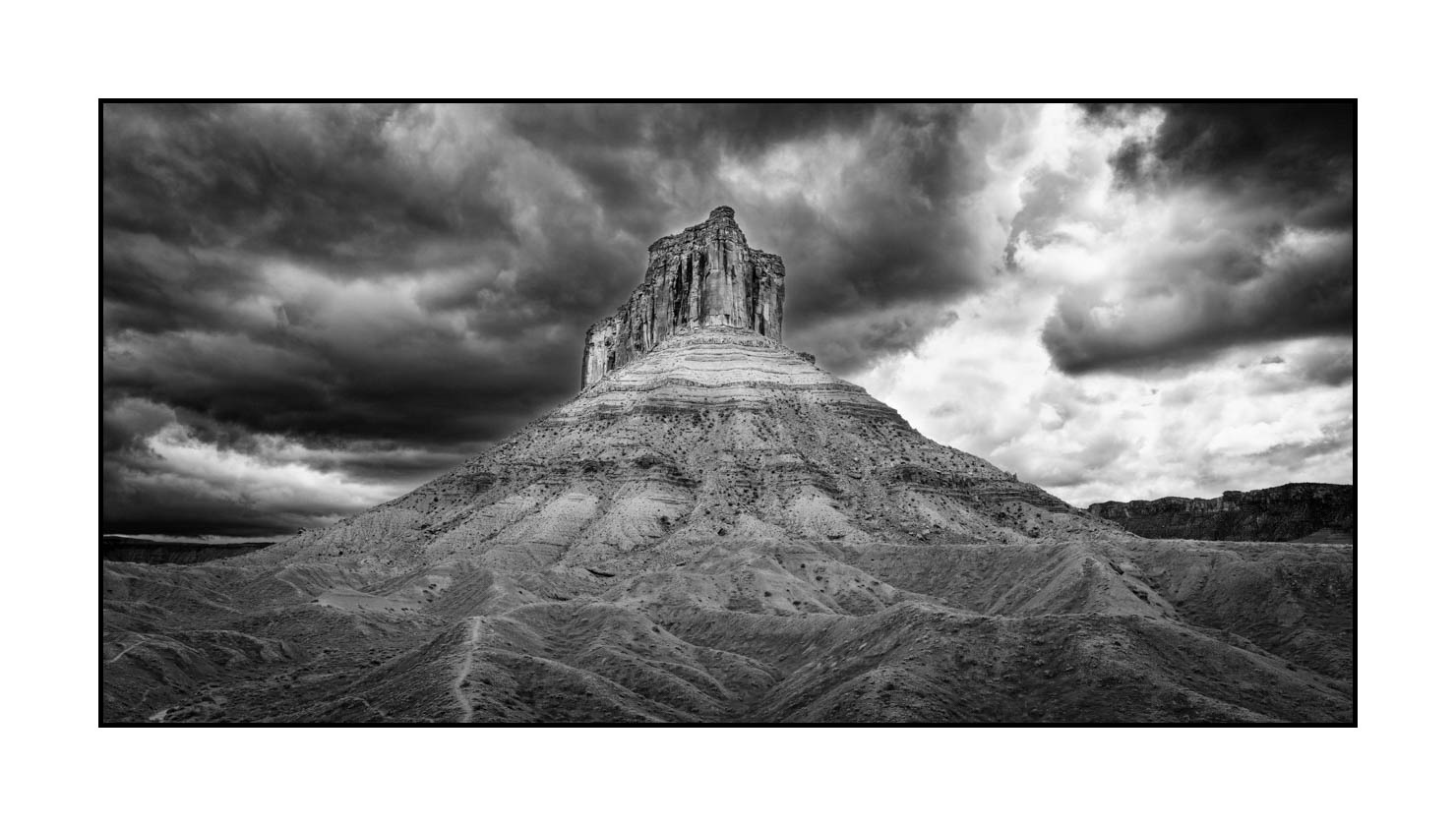 nuances-de-noirs-et-de-blancs/066-merveilles-naturelles-de-castle-valley/fr/07-paysage-castle-valley-noir-et-blanc-190507UTACAV0014B