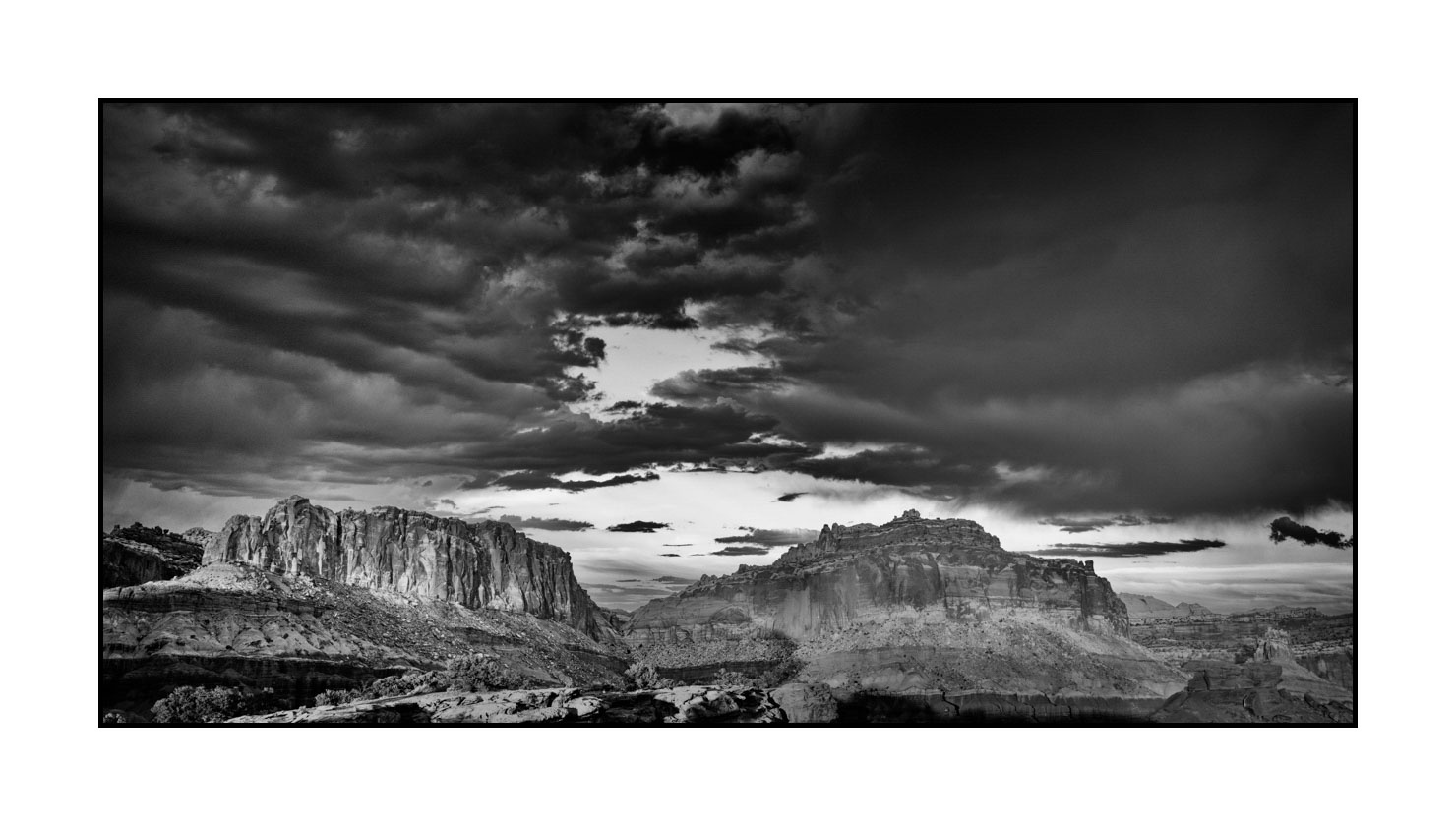 nuances-de-noirs-et-de-blancs/067-merveilles-naturelles-de-capitol-reef/fr/06-paysage-capitol-reef-noir-et-blanc-180823CAPLAN0324B