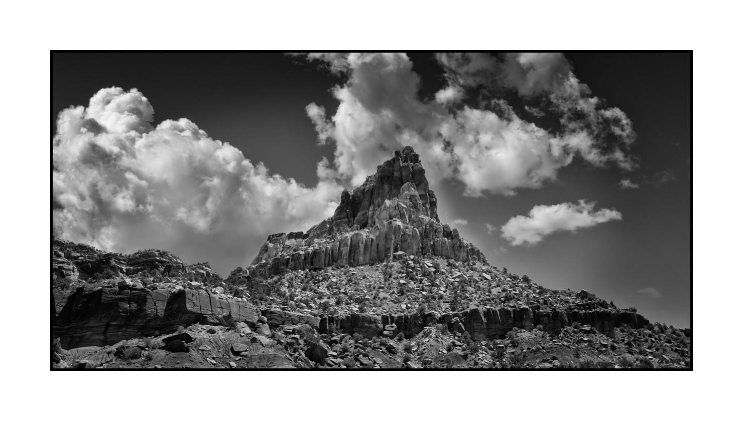 nuances-de-noirs-et-de-blancs/067-merveilles-naturelles-de-capitol-reef/fr/07-paysage-capitol-reef-noir-et-blanc-190508CAPLAN0119B