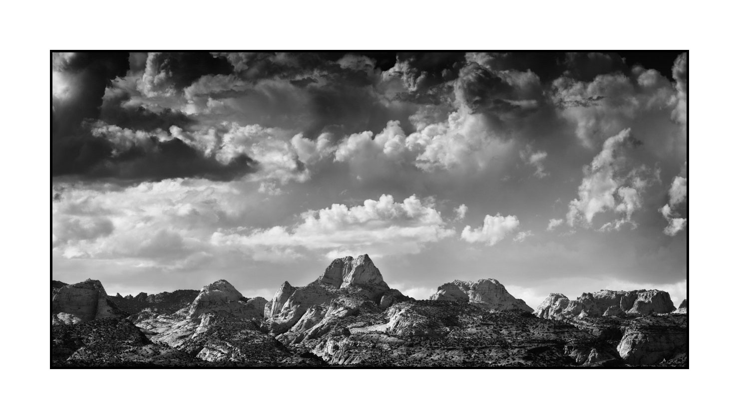 nuances-de-noirs-et-de-blancs/067-merveilles-naturelles-de-capitol-reef/fr/10-paysage-capitol-reef-noir-et-blanc-180823CAPLAN0426B