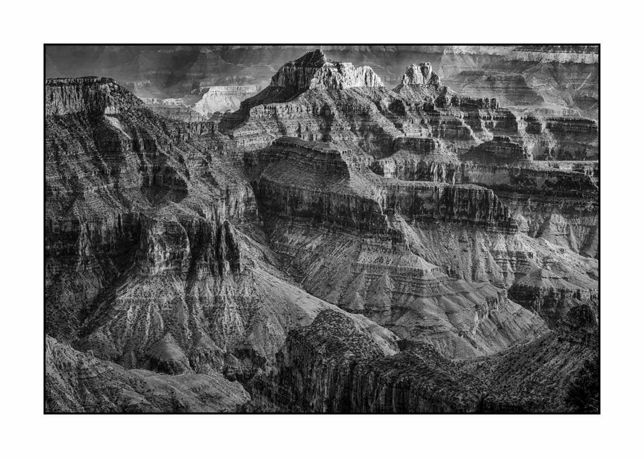 nuances-de-noirs-et-de-blancs/082-l-ame-intemporelle-grand-canyon-nord/fr/02-paysage-grand-canyon-nord-noir-et-blanc-2040-32B
