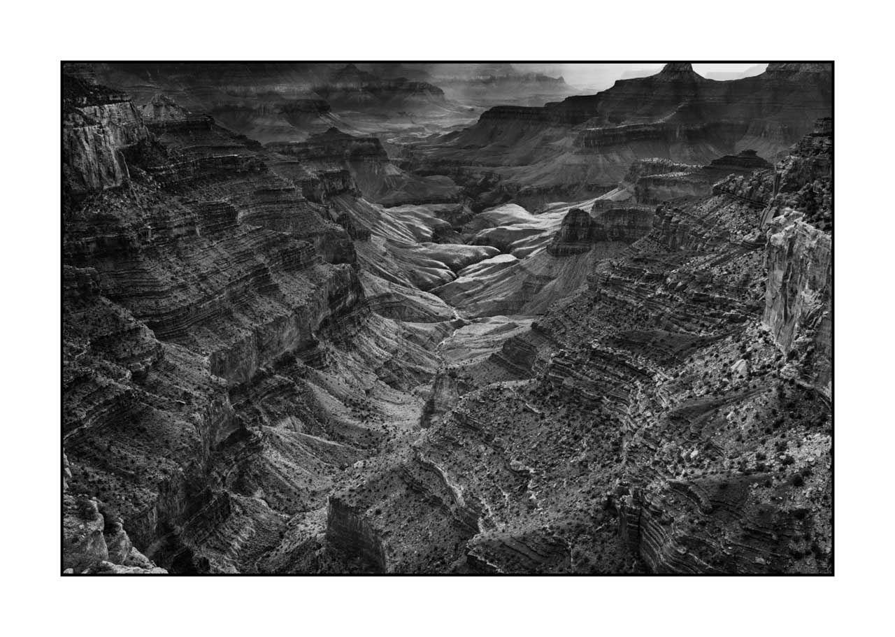 nuances-de-noirs-et-de-blancs/082-l-ame-intemporelle-grand-canyon-nord/fr/03-paysage-grand-canyon-nord-noir-et-blanc-2039-32B