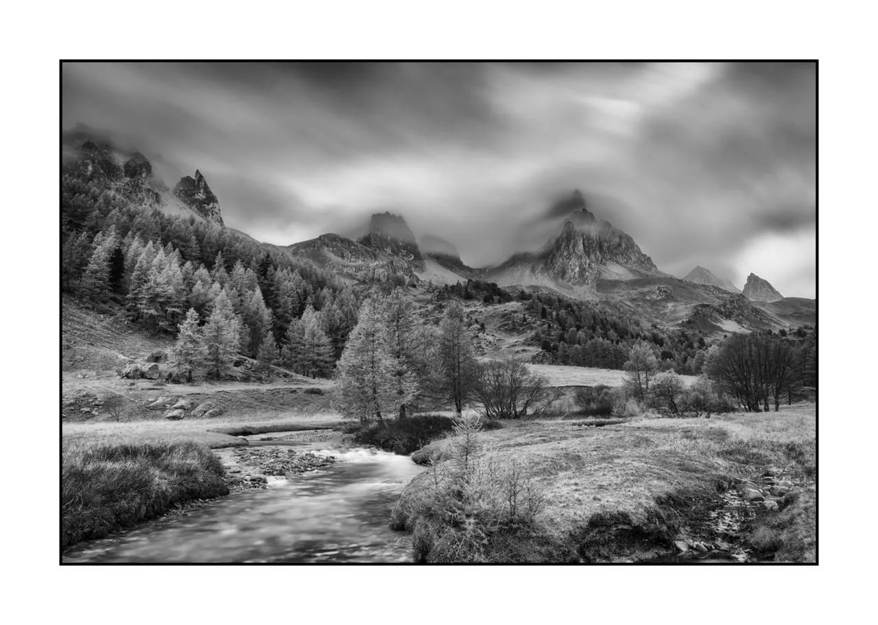 nuances-de-noirs-et-de-blancs/083-paysages-noir-et-blanc-vallee-de-la-claree/fr/04-paysage-vallee-de-la-claree-noir-et-blanc-2013-32B