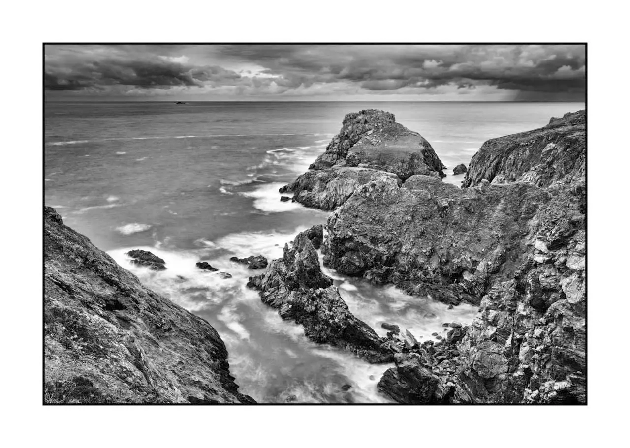 nuances-de-noirs-et-de-blancs/085-paysages-cotiers-eternels-finistere-sud/fr/02-paysage-eternel-finistere-sud-2104-32B