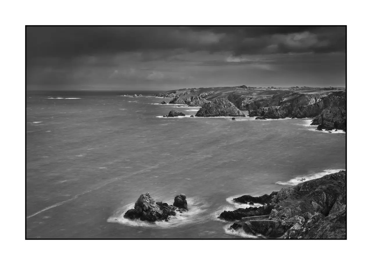 nuances-de-noirs-et-de-blancs/085-paysages-cotiers-eternels-finistere-sud/fr/07-paysage-eternel-finistere-sud-2110-32B