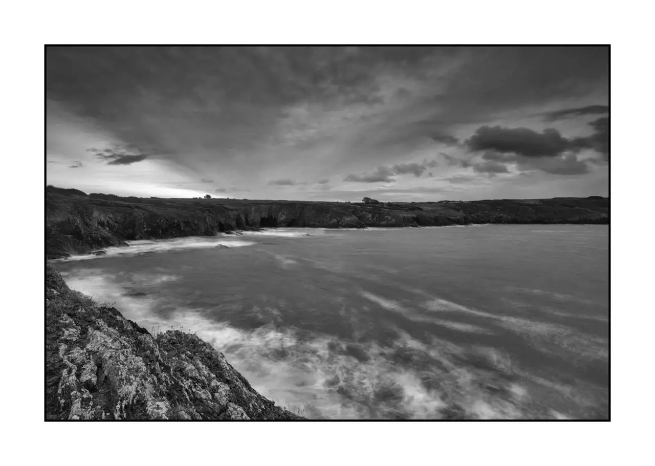 nuances-de-noirs-et-de-blancs/085-paysages-cotiers-eternels-finistere-sud/fr/09-paysage-eternel-finistere-sud-2109-32B