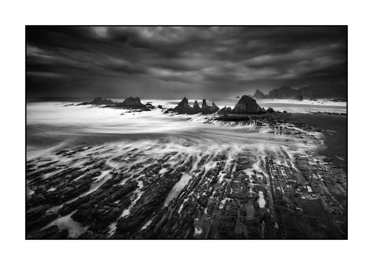 nuances-de-noirs-et-de-blancs/096-murmures-ame-atlantique/edition-limitee/en/02-atlantic-ocean-asturias-spain-2356-32B