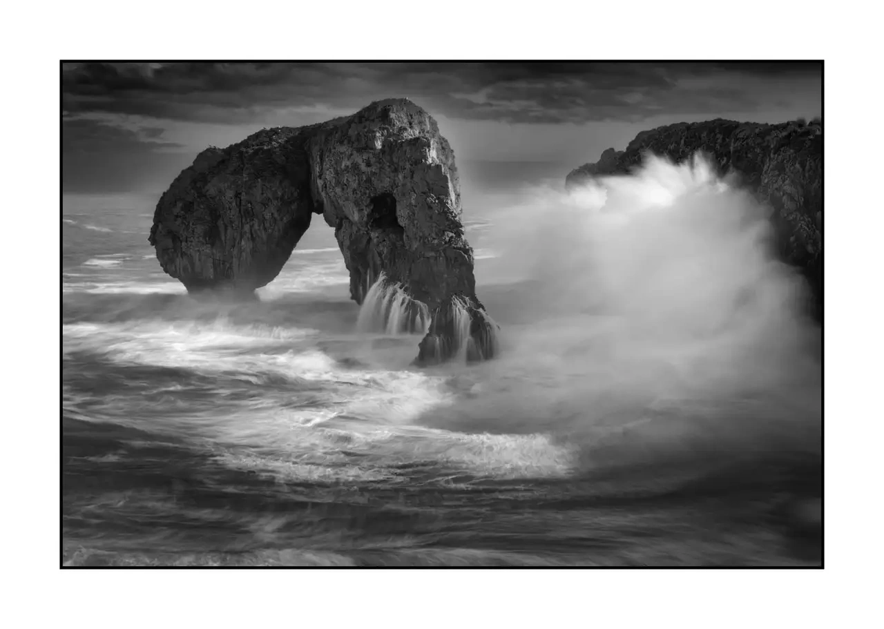 nuances-de-noirs-et-de-blancs/096-murmures-ame-atlantique/edition-limitee/en/06-atlantic-ocean-asturias-spain-2360-32B