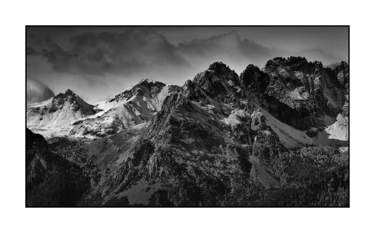 nuances-de-noirs-et-de-blancs/097-au-dela-des-limites-du-temps/edition-limitee/en/05-mountain-landscape-queyras-hautes-alpes-2371-169B