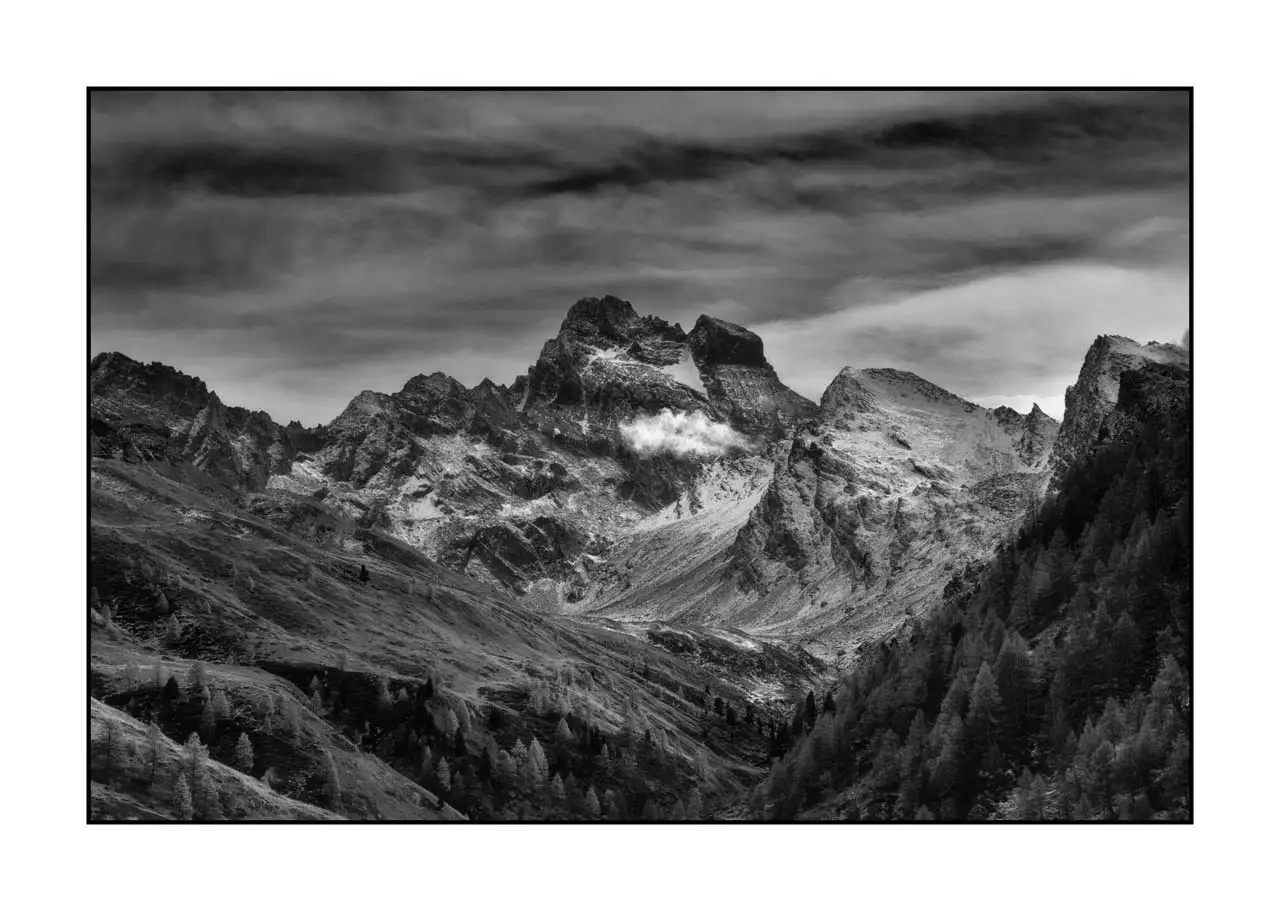 nuances-de-noirs-et-de-blancs/097-au-dela-des-limites-du-temps/edition-limitee/en/07-mountain-landscape-queyras-hautes-alpes-2373-32B