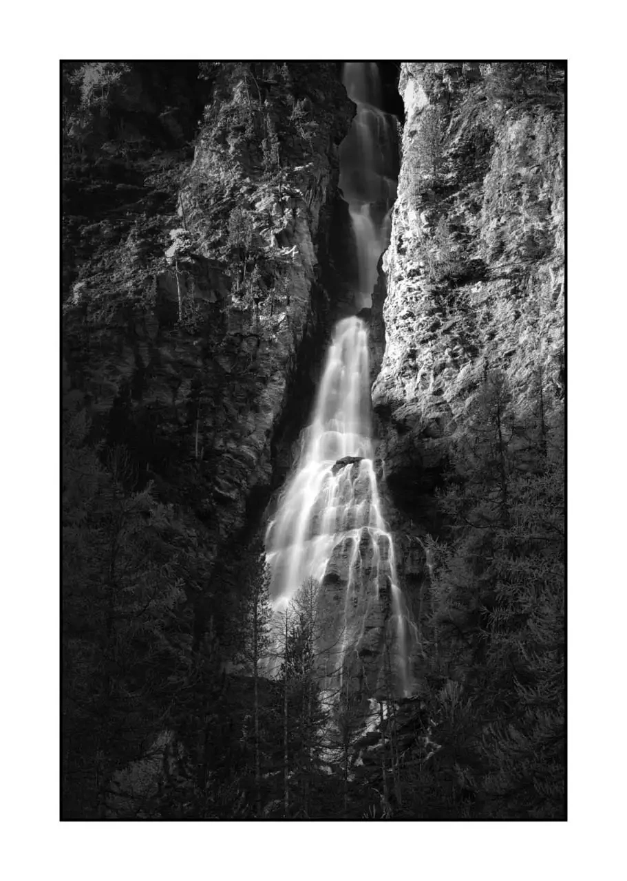 nuances-de-noirs-et-de-blancs/097-au-dela-des-limites-du-temps/edition-limitee/en/12-mountain-landscape-queyras-hautes-alpes-2378-32B