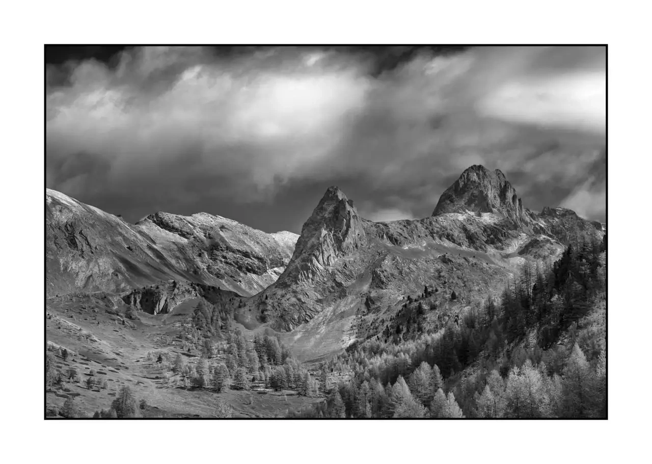 nuances-de-noirs-et-de-blancs/097-au-dela-des-limites-du-temps/edition-limitee/fr/08-paysage-montagne-queyras-hautes-alpes-2374-32B