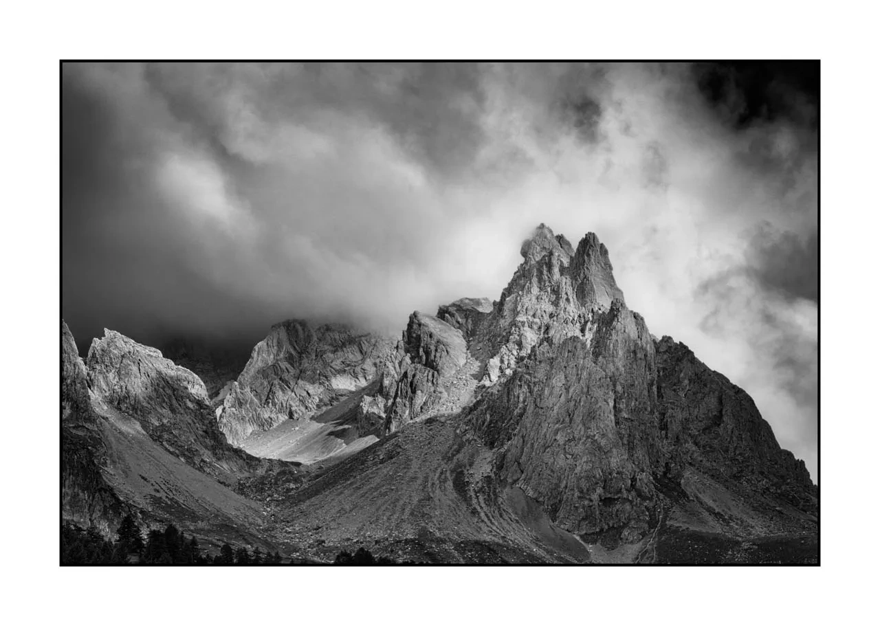 The Clarée Valley, Beyond Time III - La Main de Crépin - The Sanctuary of Storms nuances-de-noirs-et-de-blancs/099-claree-noir-et-blanc/en/03-landscape-claree-valley-black-and-white-2511-32B
