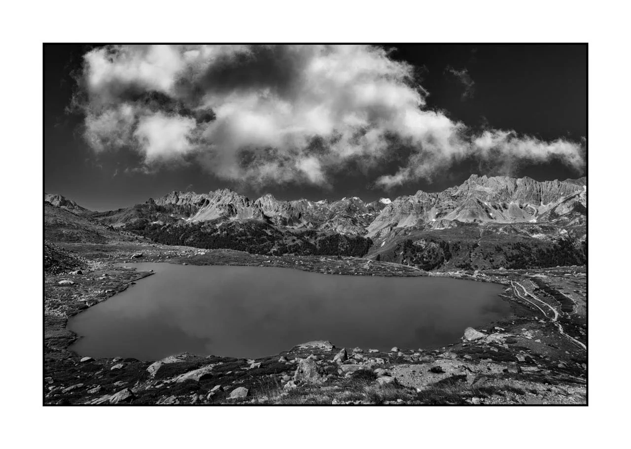La vallée de la Clarée, au-delà du temps XI - Lac long - Le silence au royaume des tempêtes nuances-de-noirs-et-de-blancs/099-claree-noir-et-blanc/fr/11-paysage-noir-et-blanc-vallee-de-la-claree-2519-32B