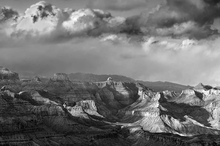 Le Grand Canyon en Arizona aux Etats-Unis en noir et blanc. Le Grand Canyon en Arizona aux Etats-Unis en noir et blanc.