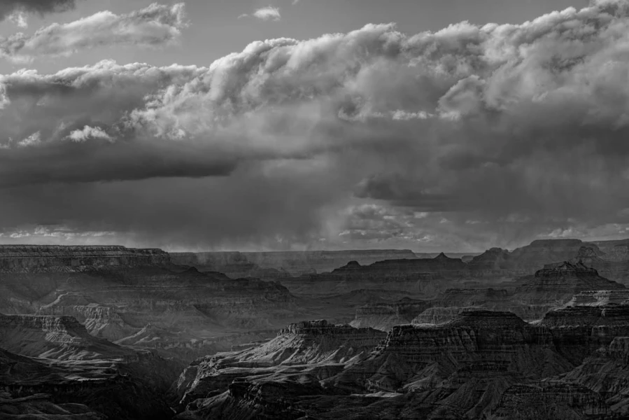 Le Grand Canyon en Arizona aux Etats-Unis en noir et blanc. Le Grand Canyon en Arizona aux Etats-Unis en noir et blanc.