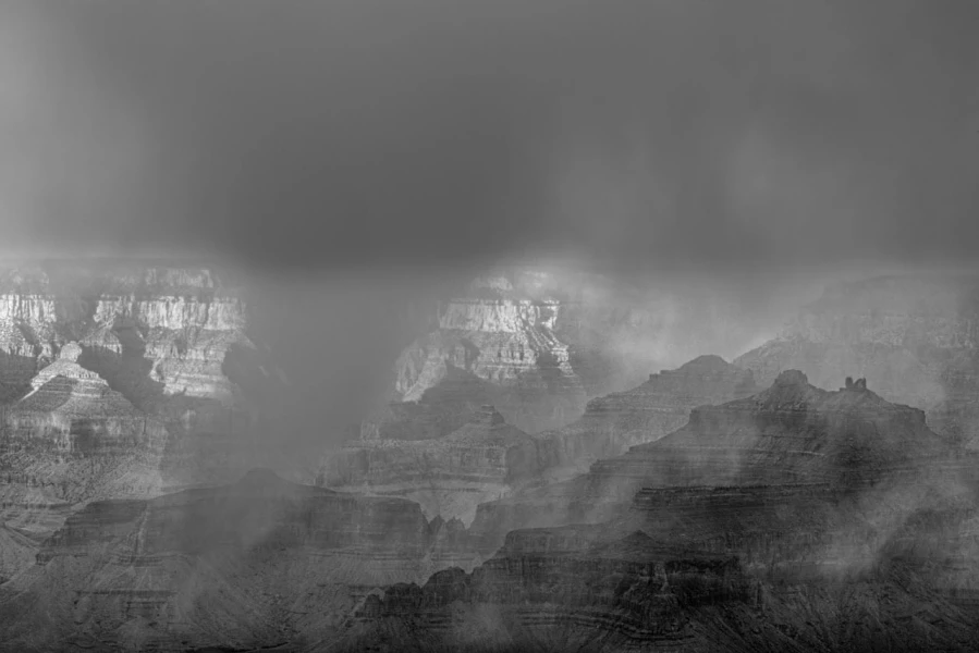 Le Grand Canyon en Arizona aux Etats-Unis en noir et blanc. Le Grand Canyon en Arizona aux Etats-Unis en noir et blanc.