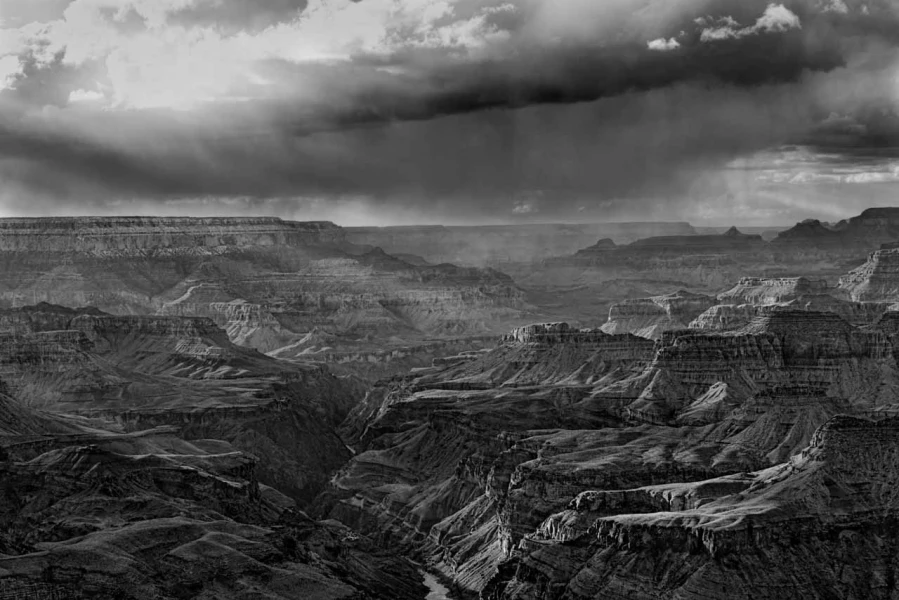 Le Grand Canyon en Arizona aux Etats-Unis en noir et blanc. Le Grand Canyon en Arizona aux Etats-Unis en noir et blanc.