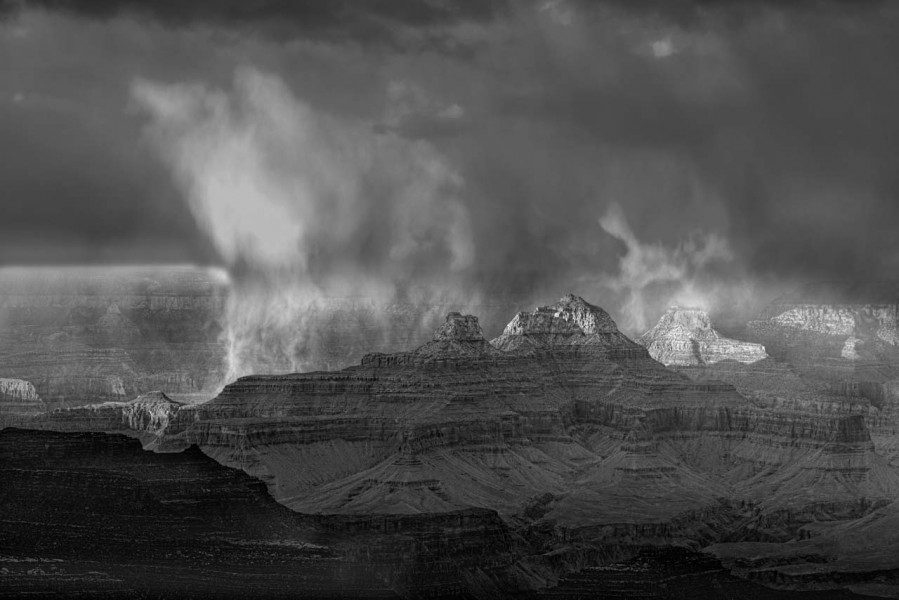 Le Grand Canyon en Arizona aux Etats-Unis en noir et blanc. Le Grand Canyon en Arizona aux Etats-Unis en noir et blanc.