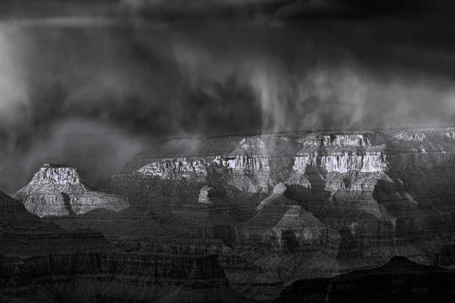 Le Grand Canyon en Arizona aux Etats-Unis en noir et blanc. Le Grand Canyon en Arizona aux Etats-Unis en noir et blanc.
