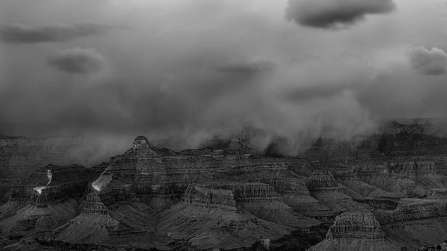 Le Grand Canyon en Arizona aux Etats-Unis en noir et blanc. Le Grand Canyon en Arizona aux Etats-Unis en noir et blanc.