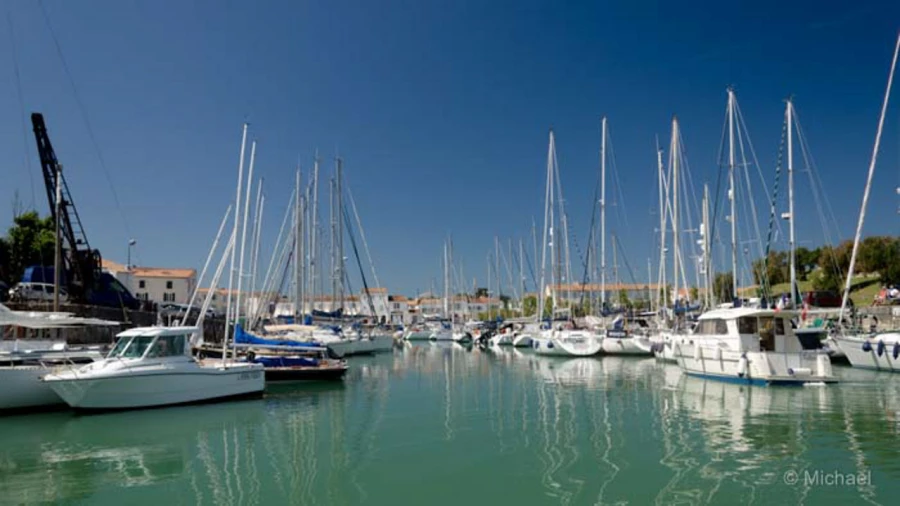 Photos of trainees during landscape photo workshops with Amar Gu