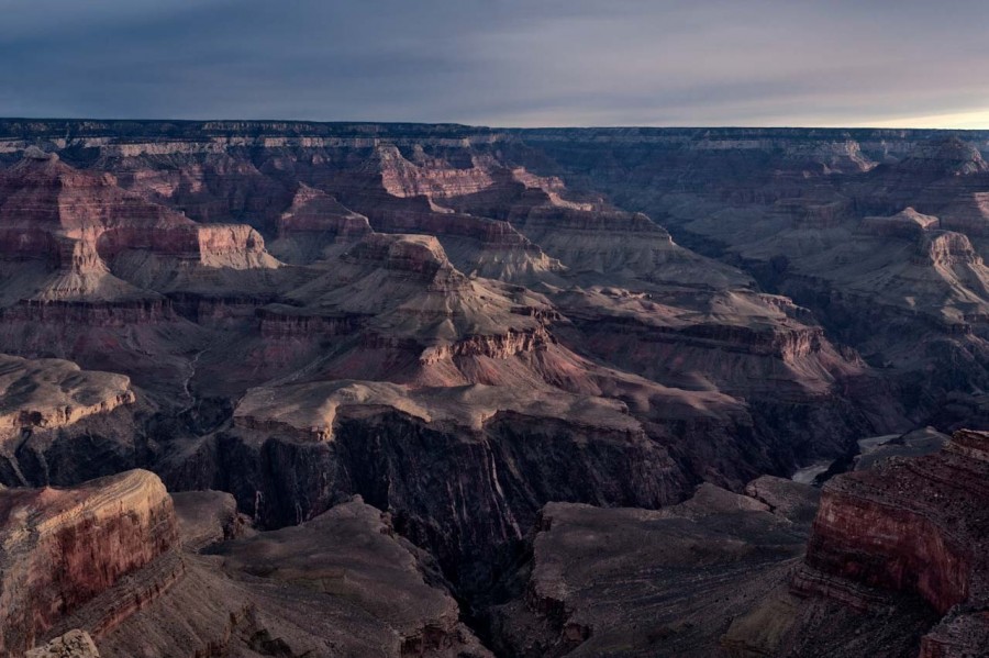 La rive sud du Grand Canyon dans l'état de l'Arizona aux Etats- La rive sud du Grand Canyon dans l'état de l'Arizona aux Etats-