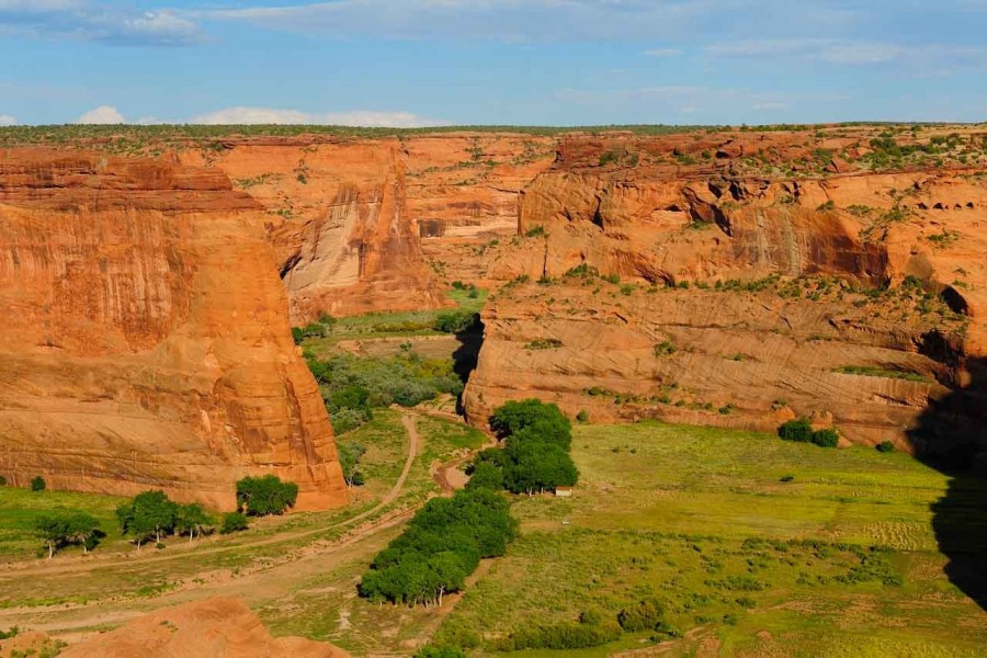 Paysage du Canyon de Chelly dans l'état de l'Arizona aux Etats- Paysage du Canyon de Chelly dans l'état de l'Arizona aux Etats-