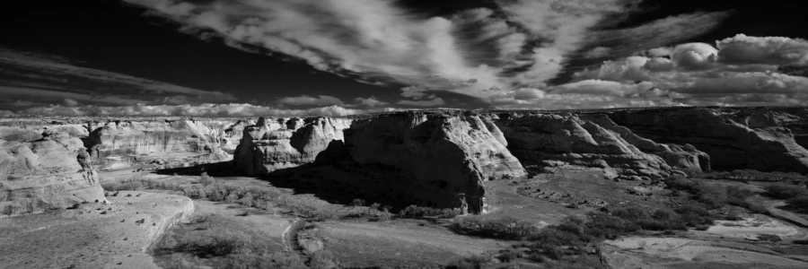Photo du Canyon de Chelly dans l'Arizona en noir et blanc. Photo du Canyon de Chelly dans l'Arizona en noir et blanc.