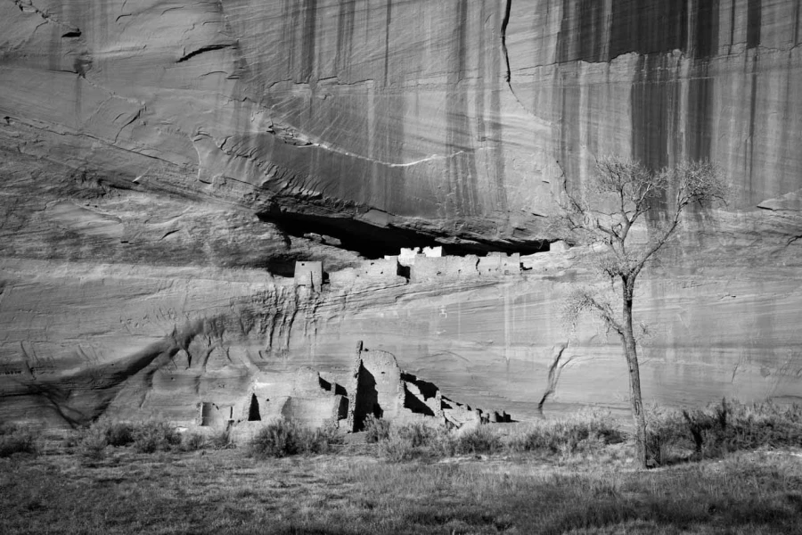 Photo du Canyon de Chelly dans l'Arizona en noir et blanc. Photo du Canyon de Chelly dans l'Arizona en noir et blanc.