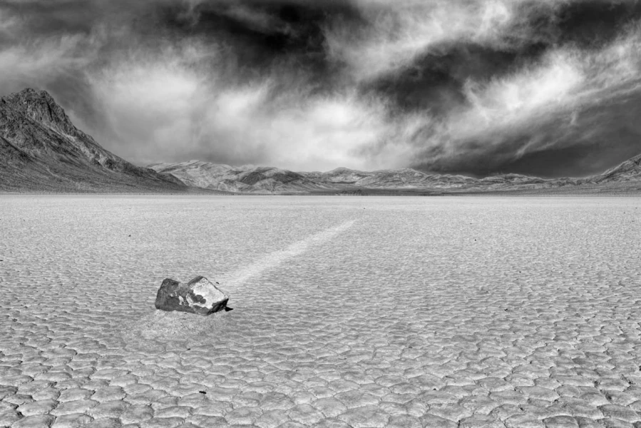 Les pierres qui bougent de Race Track Playa dans la Vallée de la Mort. Les pierres qui bougent de Race Track Playa dans la Vallée de la Mort.