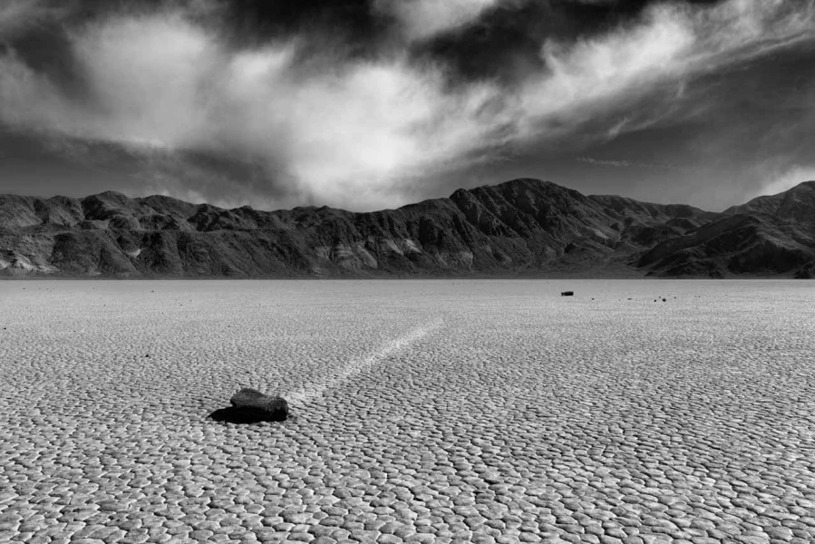 Les pierres qui bougent de Race Track Playa dans la Vallée de la Mort. Les pierres qui bougent de Race Track Playa dans la Vallée de la Mort.
