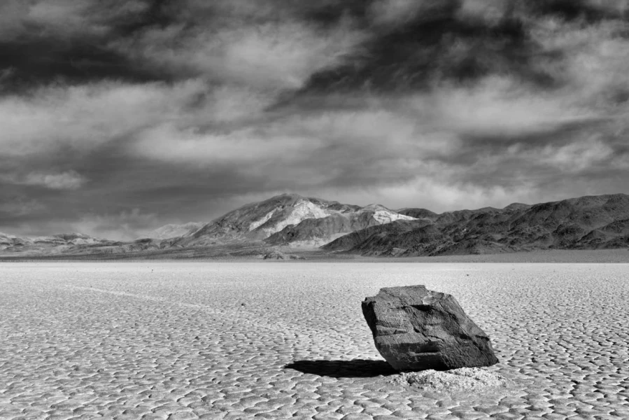 Les pierres qui bougent de Race Track Playa dans la Vallée de la Mort. Les pierres qui bougent de Race Track Playa dans la Vallée de la Mort.