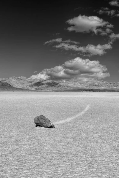 Les pierres qui bougent de Race Track Playa dans la Vallée de la Mort. Les pierres qui bougent de Race Track Playa dans la Vallée de la Mort.